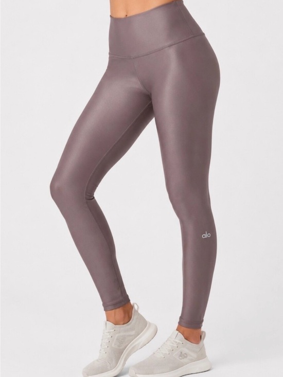 ALO Yoga Pants - Alo High-Waist Airlift 7/8 Leggings in Mushroom size XS